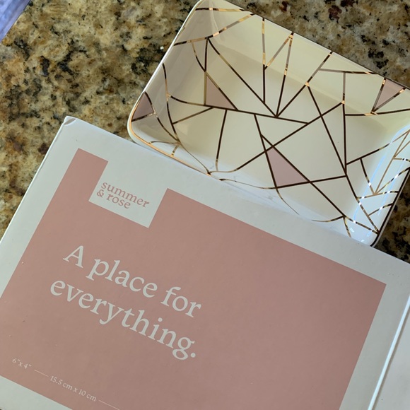 summer & rose Other - *host pick* pink Ceramic tray💙